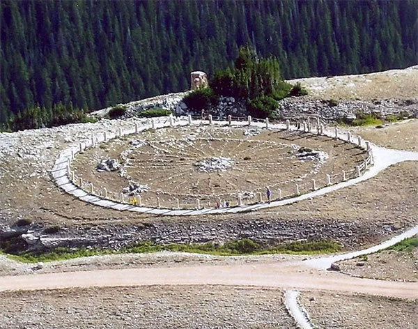 Kiến trúc hình vòng tròn trong khu rừng quốc gia Bighorn Wyoming