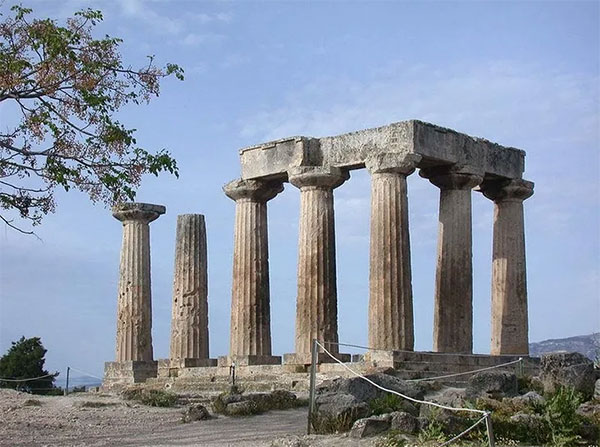 Những chiếc cột thường là một trong những thứ còn sót lại trong những tàn tích kiến trúc cổ xưa.