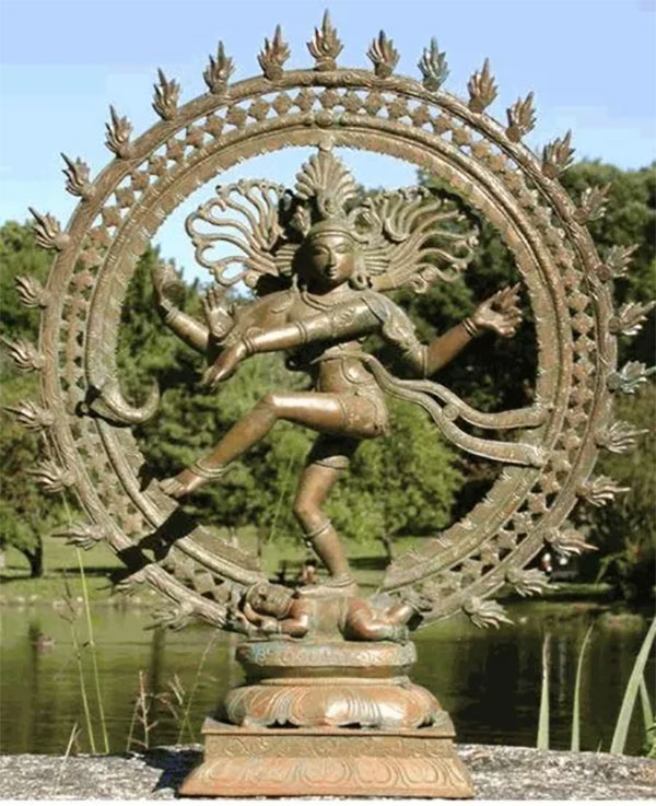 Tượng thần Shiva khiêu vũ trong lá bài The World Tyldwick Tarot - Thế Giới trong Tyldwick Tarot