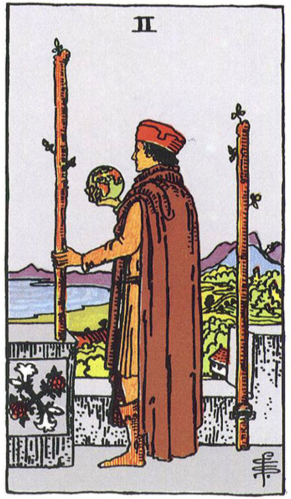 Ý nghĩa Two Of Wands Rider Waite Smith Tarot - Hai Gậy trong Rider Waite Smith Tarot